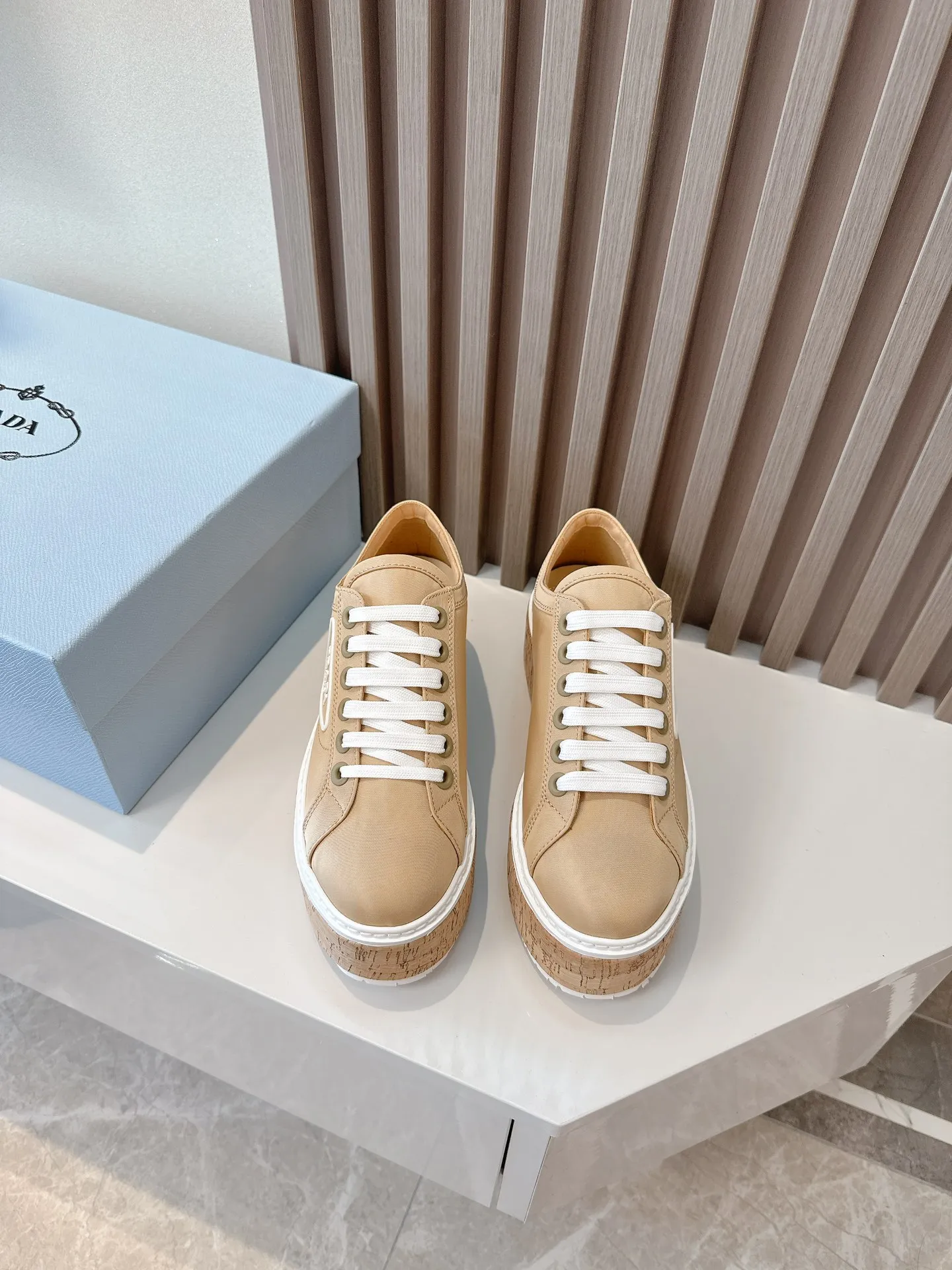 👟👟Ex-factory price 500👟👟 ☑️SNGG ｜Thick-soled high-explosive shoes Super hot Prada Prada 2024 latest spring and summer sawtooth Roman ultra-light thick-soled shoes! Retro, fashionable and avant-garde gear teeth make the whole pair of shoes light, comfortable and brightly colored to satisfy a variety of choices for fashionable people of different styles! The iconic molded injection triangle logo is matched with the shape of the upper foot 🦶🏻It’s super nice, every element is fashionable! - MATERIAL Material - ⇢ Upper: imported silk nylon twill ⇢ Lining: sheepskin lining ⇢ Outsole: TPU wood grain rubber combination outsole ⇢size：#35～40